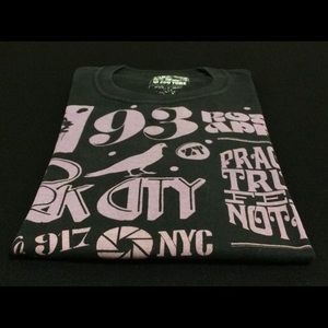 *GENTLY WORN* $20 - Zoo York T-Shirt : $20